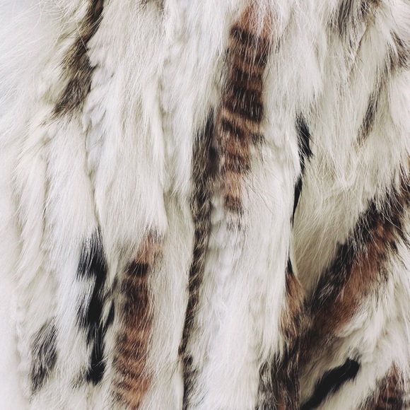 NWT Fox and Raccoon Wrap 180" x 40" - Picture 4 of 6